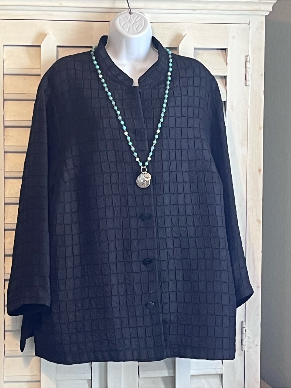 Chic Black Textured Grid/Puckered Quilted Button-Down Jacket / Tunic Top